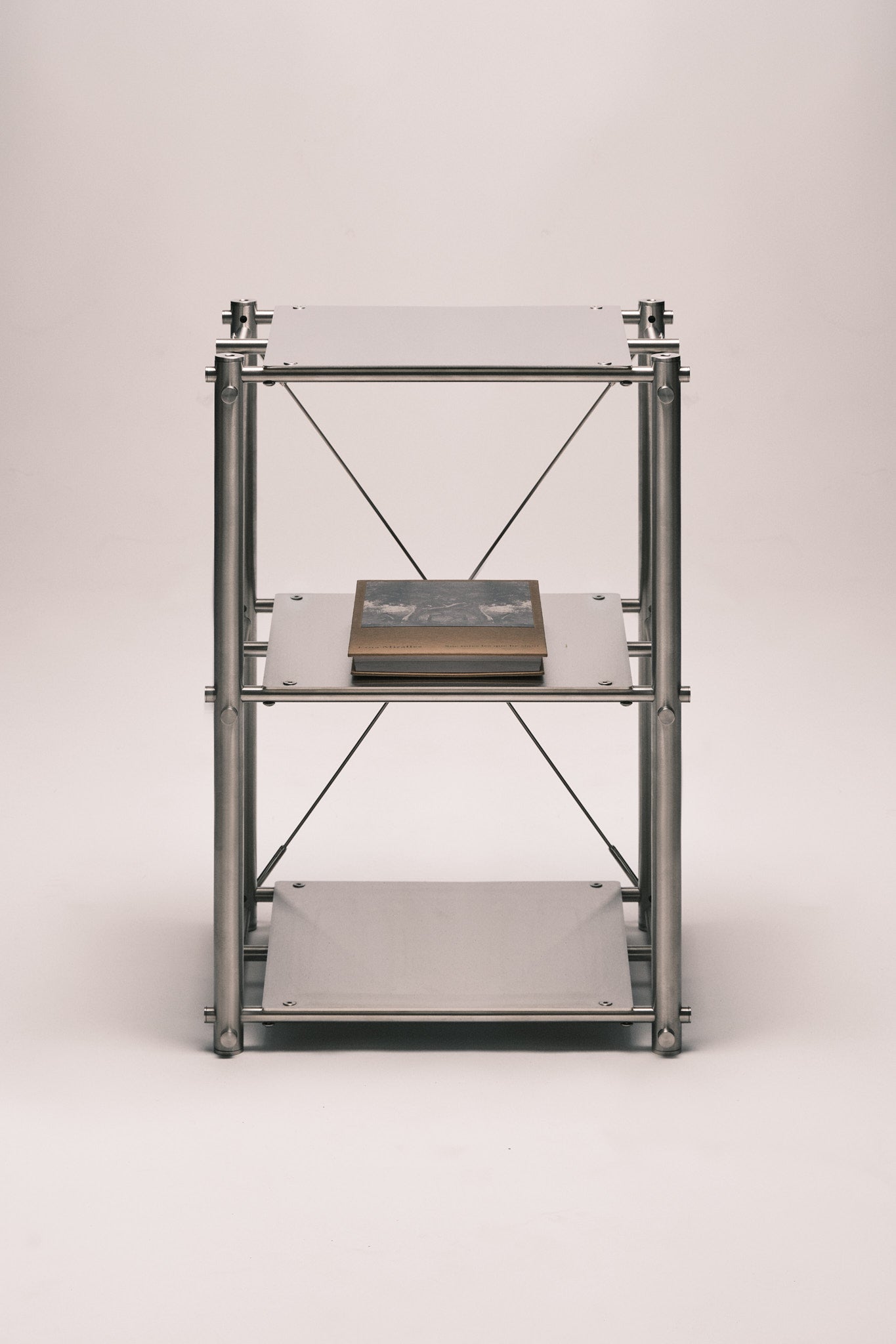 INVENTO001 - SIDE TABLE