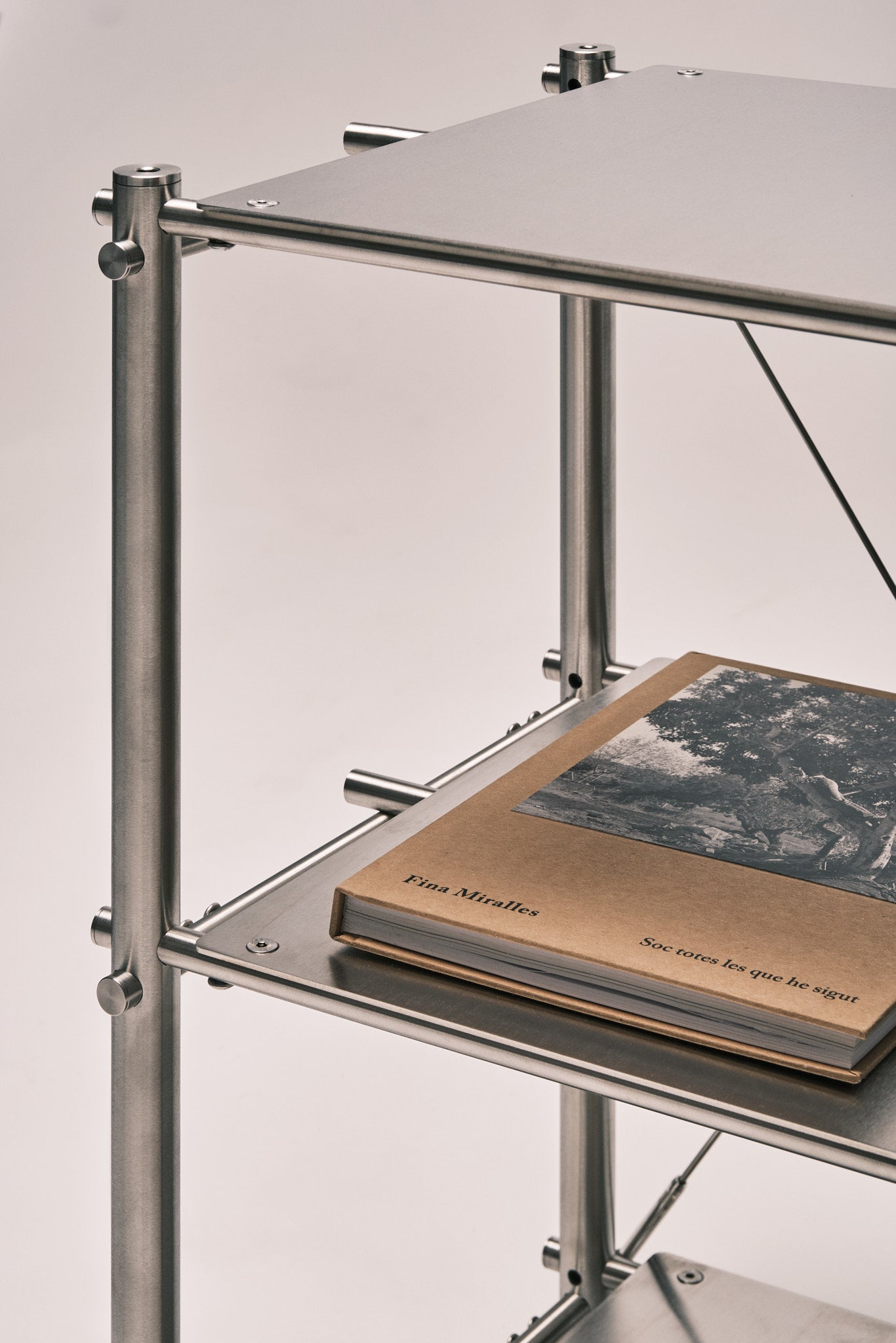 INVENTO001 - SIDE TABLE